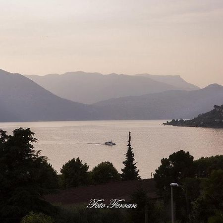 Casa Vacanze Gli Ulivi Del Lago Sale Marasino Exterior foto