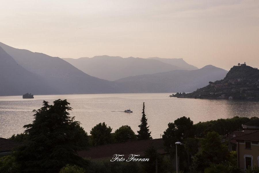 Casa Vacanze Gli Ulivi Del Lago Sale Marasino Exterior foto