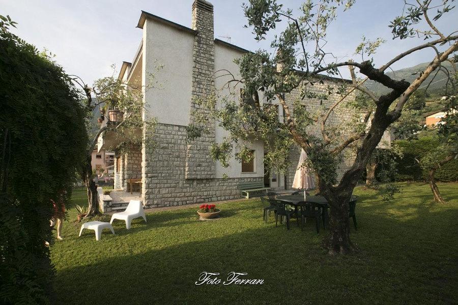 Casa Vacanze Gli Ulivi Del Lago Sale Marasino Exterior foto