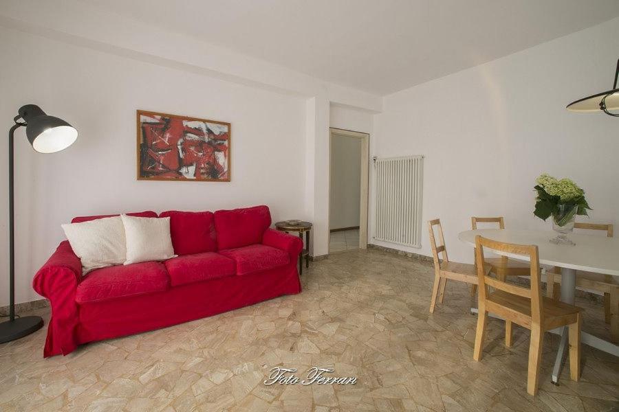 Casa Vacanze Gli Ulivi Del Lago Sale Marasino Exterior foto