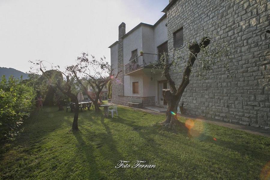 Casa Vacanze Gli Ulivi Del Lago Sale Marasino Exterior foto